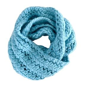 ZED Handmade Wool Turquoise Infinity Scarf